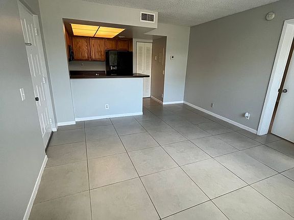 3rd image of 752 Executive Center Dr Unit 11