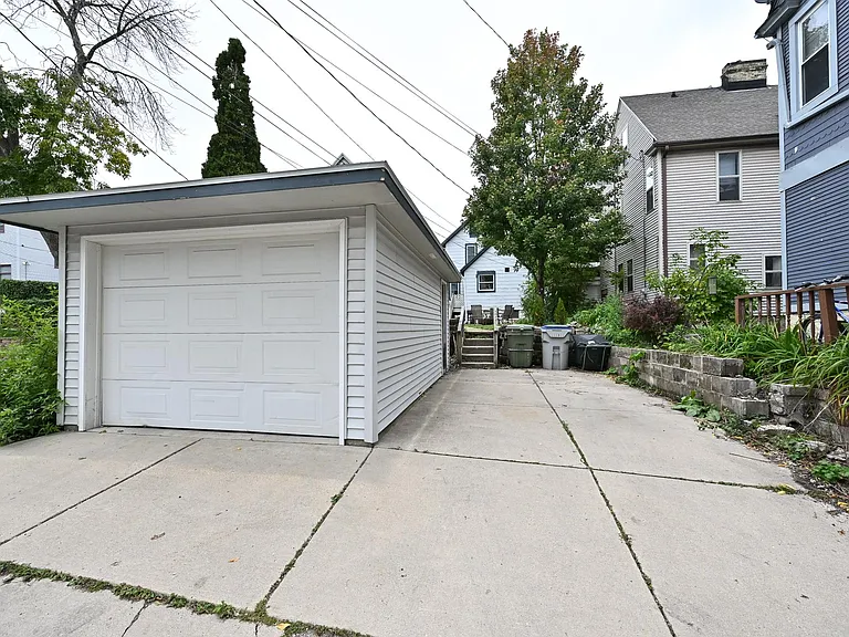 1970 N Farwell Ave — Photo 39