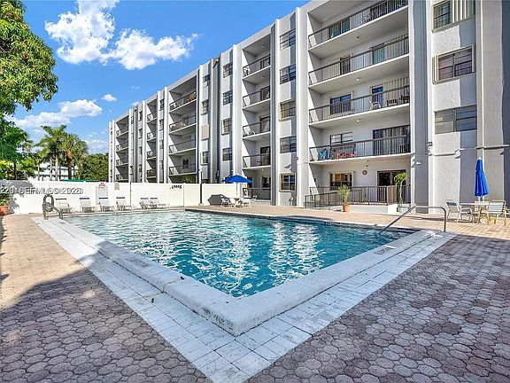 5th image of 1301 NE 7th St APT 405