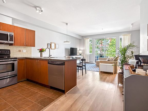 4th image of 2346 McAllister Ave #211