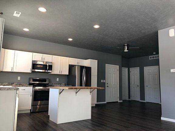 5th image of 202 Bernadine Pl