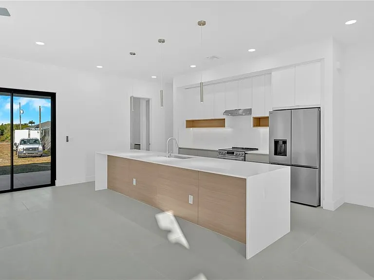 10065 Memphis St — Photo 3