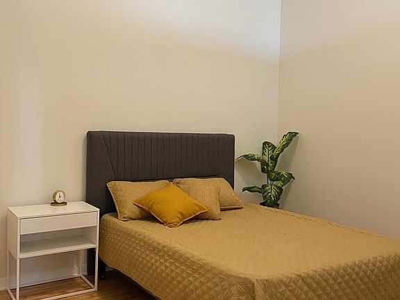 4th image of 1828 S Leavitt St #200