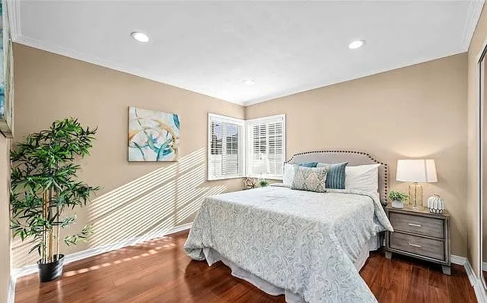 14913 Roxton Ave — Photo 9