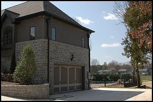 3rd image of 505 E Fox Den Dr