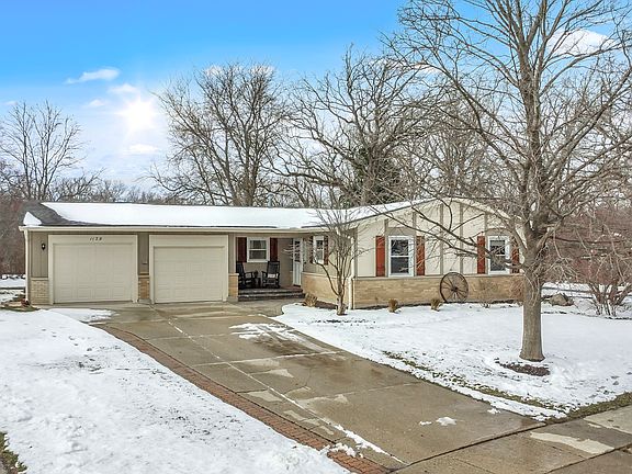 3rd image of 1129 N Cumberland Cir