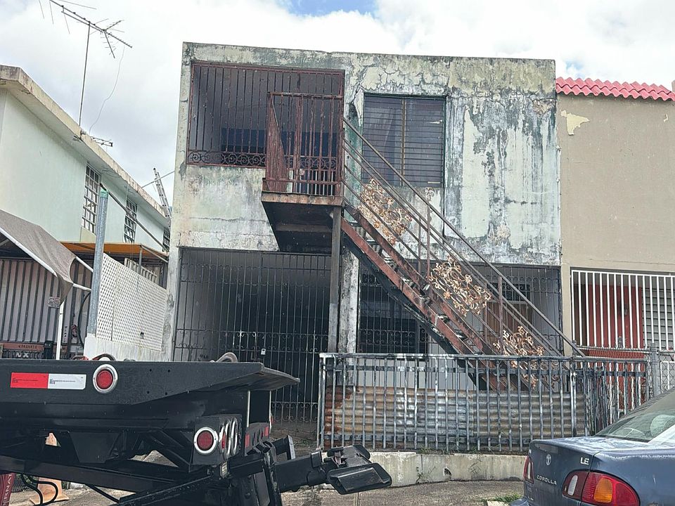 1st image of 4 48th St