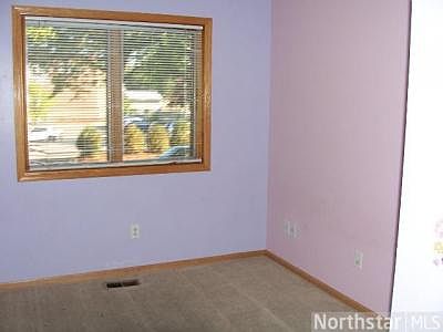 5th image of 210 19th Ave NE