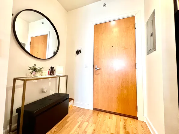 100 E 14th St APT 2108, Chicago, IL 60605