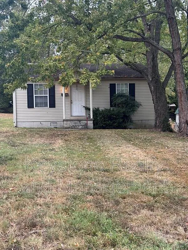 3 bed, 1.0 bath, 900 sqft, $750 — Photo 1
