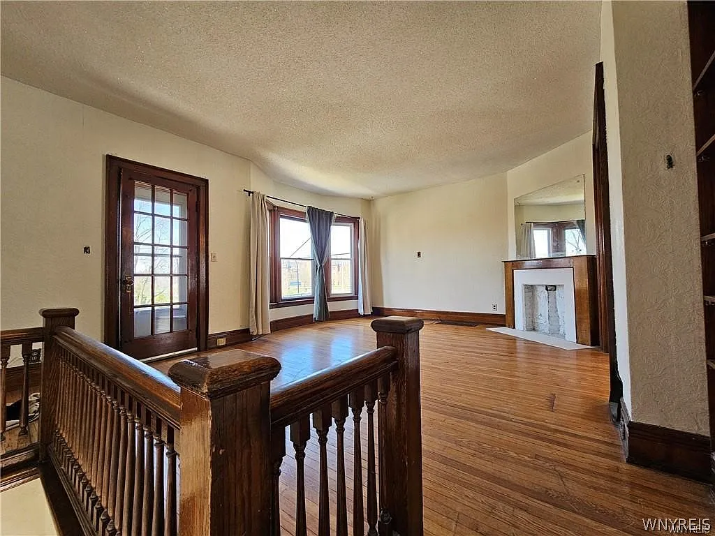 Building Photo - 891 Richmond Ave #UPPER