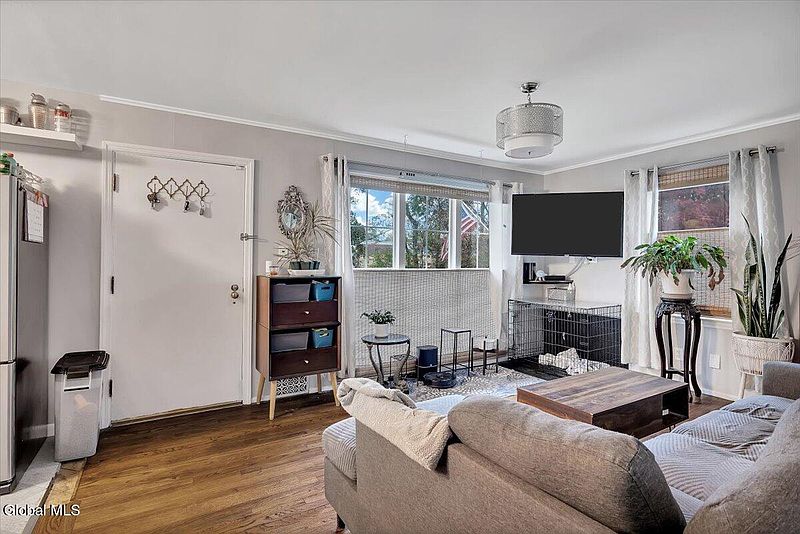 3rd image of 39 Buell Street