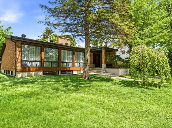 838 Rue Close, Saint Lambert, QC J4R 1K9