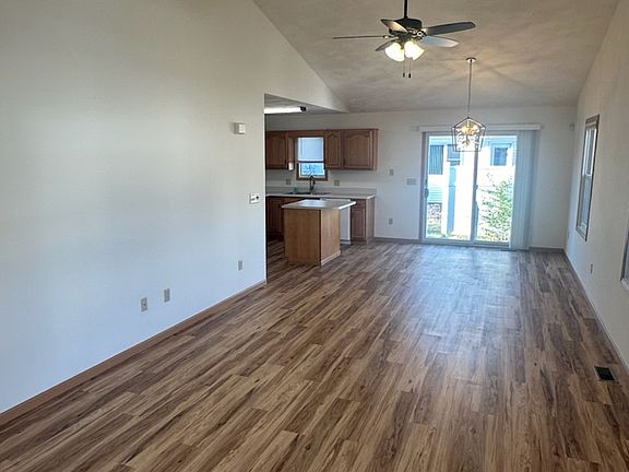 4th image of 123 Eagles Point W #123