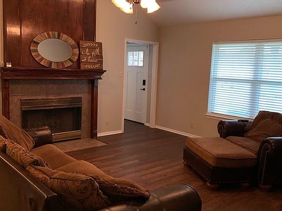 3rd image of 505 Gloria Ct