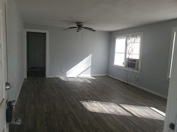 5th image of 109 Carver St