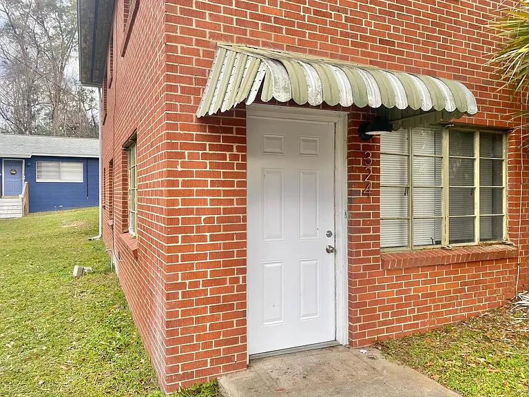 324 E Pershing St — Photo 2