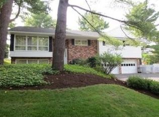 2500 Lynnhurst Dr, Vestal, NY 13850