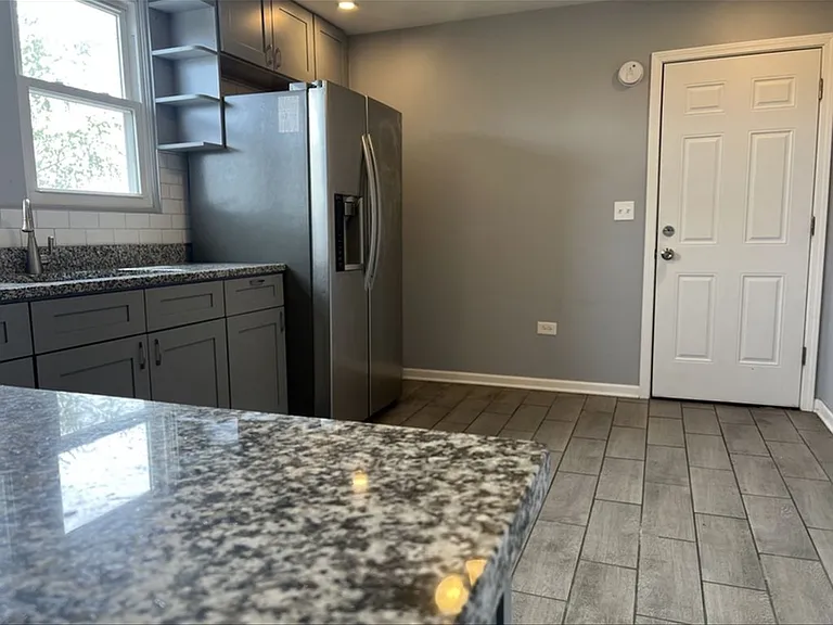 10630 S Avenue M #3 — Photo 3