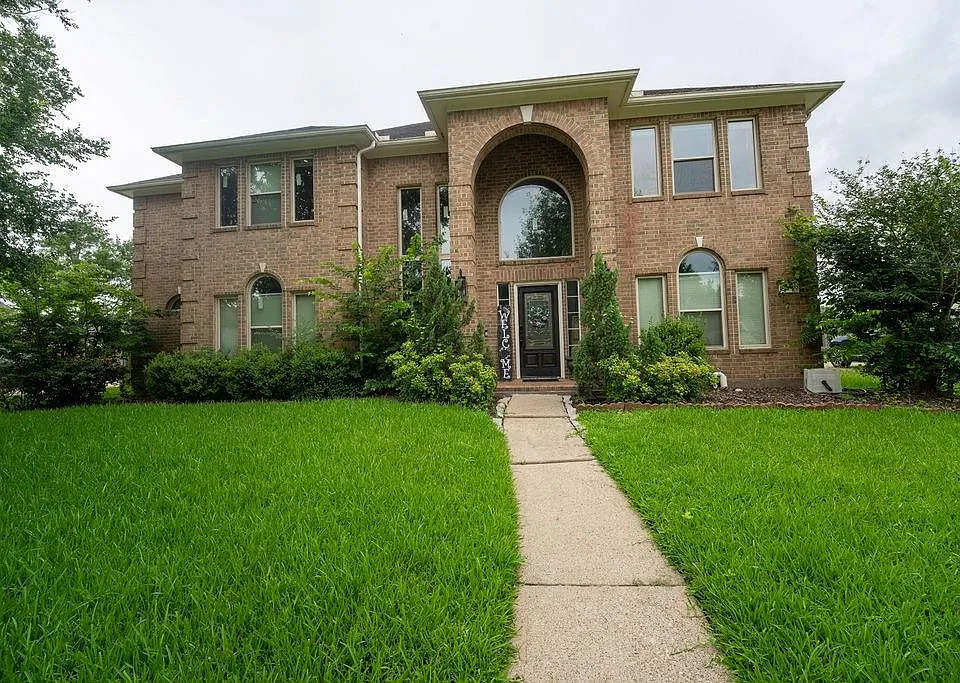 2006 Pebble Ln