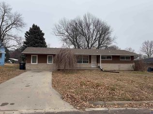 820 Lyndon Ave, Alma, KS 66401