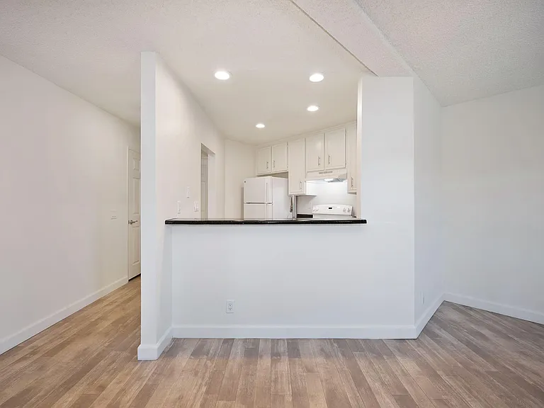 315 Acacia Ave — Photo 11