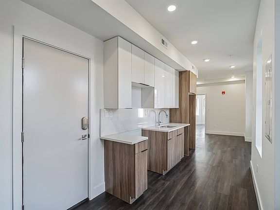 3rd image of 5053 Ludlow St #3