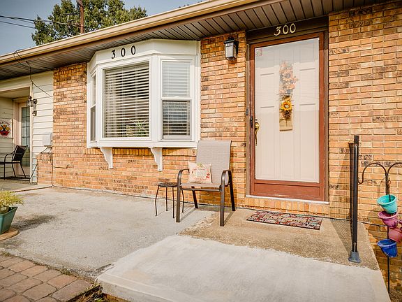 5th image of 300 Gilda Ave