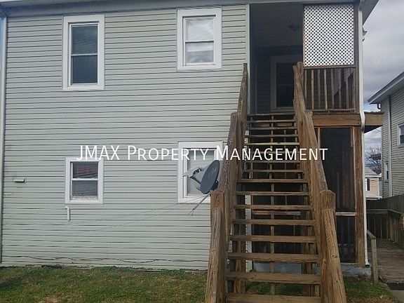 2nd image of 621 Elm Ave SE Unit 2