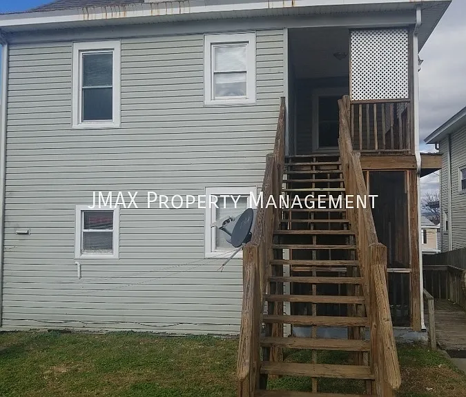 621 Elm Ave SE #2 — Photo 2