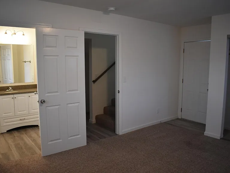 1134 Mentone Ave — Photo 3