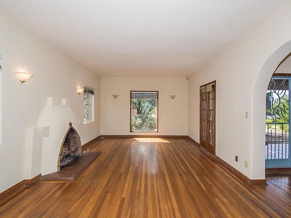 3rd image of 2527 E 5th St