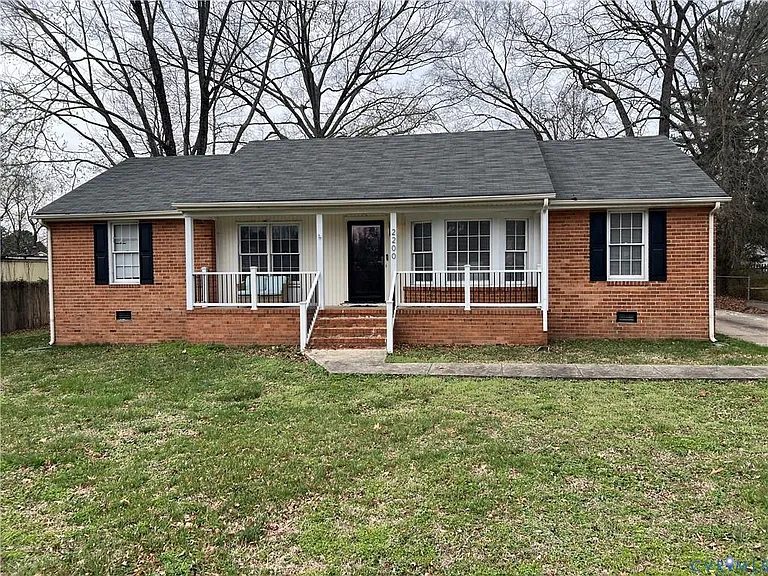 2200 Lauderdale Dr — Photo 1