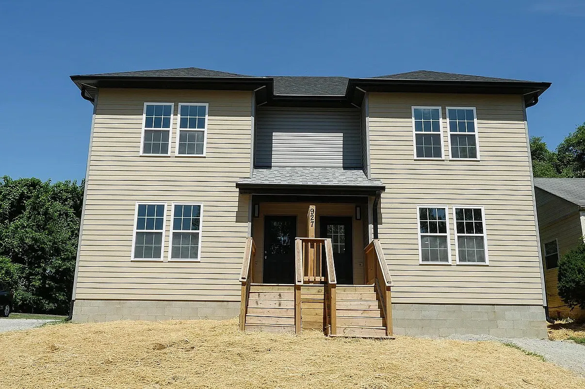 3 bed, 1.5 bath, 1300 sqft, $1,700 — Photo 2