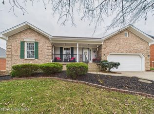9502 Farmstead Ln, Louisville, KY 40291