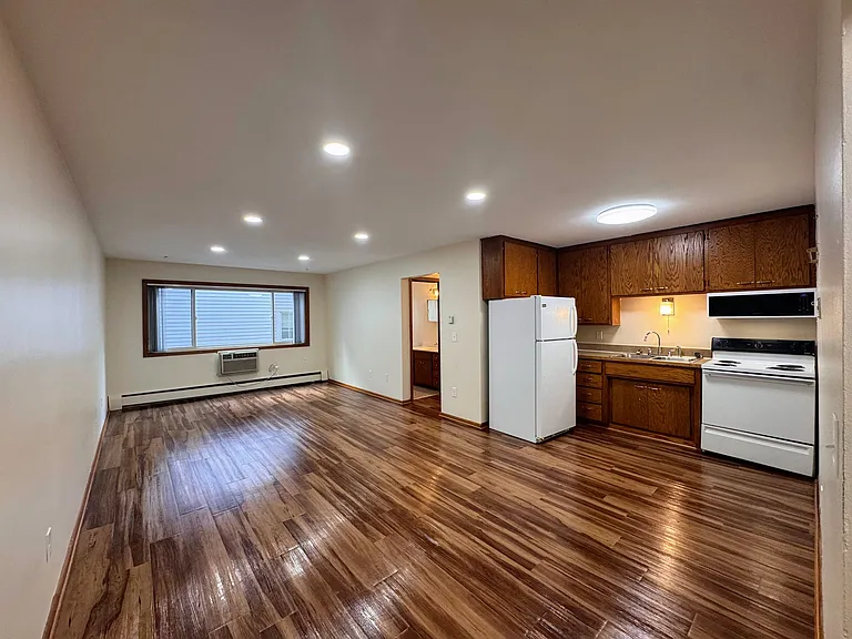 400 6th Ave SE #12 — Photo 1