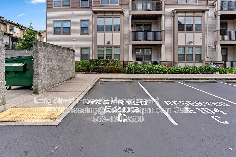 2 bed, 2.0 bath, 925 sqft, $2,095 — Photo 3