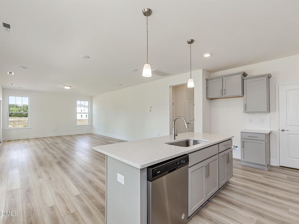 1st image of 548 Hipwood Dr