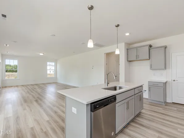 625 Hipwood Dr, Zebulon, NC 27597