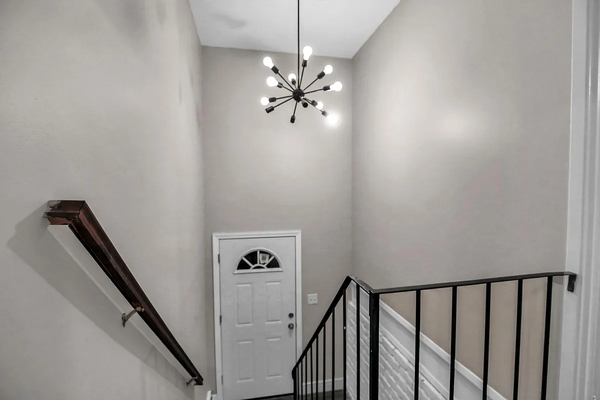 Building Photo - 44 University Heights Dr