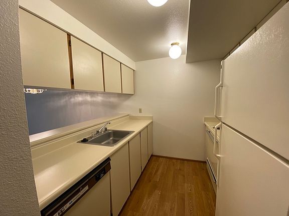 3rd image of 12542 35th Ave NE #206