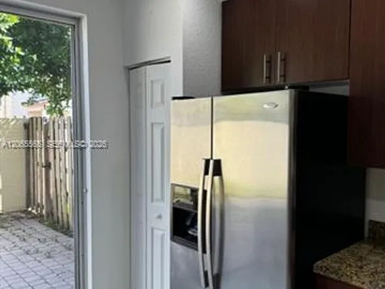 4017 SW 149th Ct #Townhouse 4017 — Photo 9
