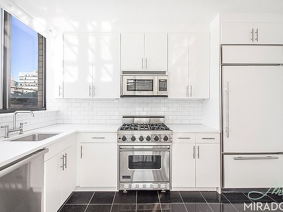 4th image of 245 E 44th St