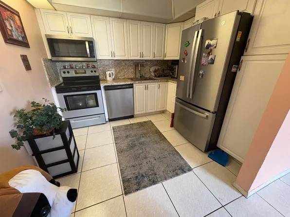 202 Greenbrier Cir #202-C, West Palm Beach, FL 33417