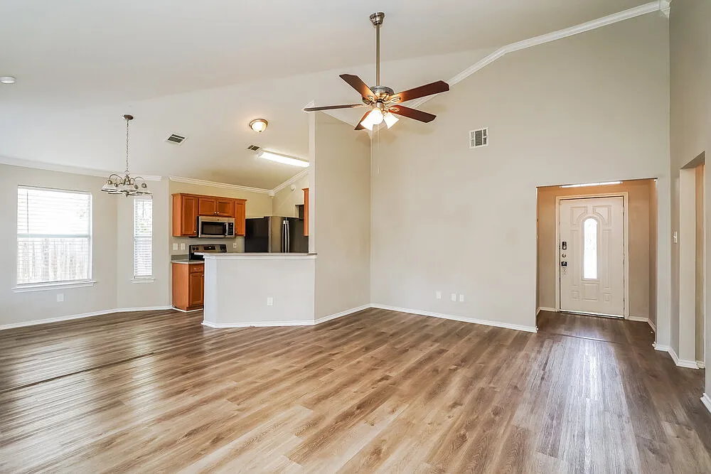 3 bed, 2.0 bath, 1445 sqft, $2,150 — Photo 4