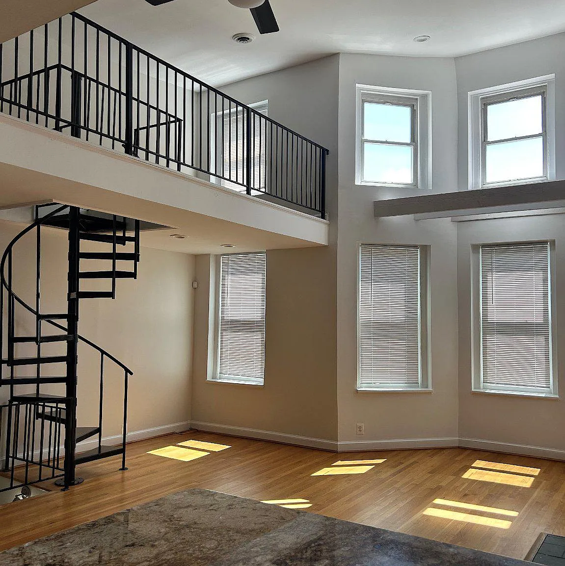 2 bed, 2.0 bath, 1164 sqft, $4,600 — Photo 2
