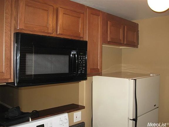 2nd image of 2021 Benita Dr Unit 4