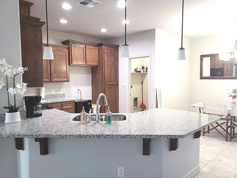 10225 E 39th Pl — Photo 2
