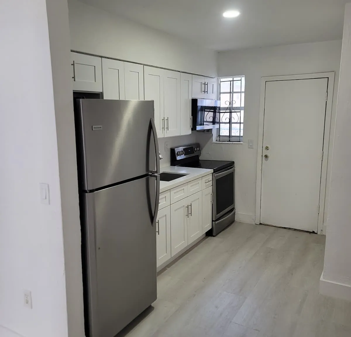 3 bed, $2,400 — Photo 1