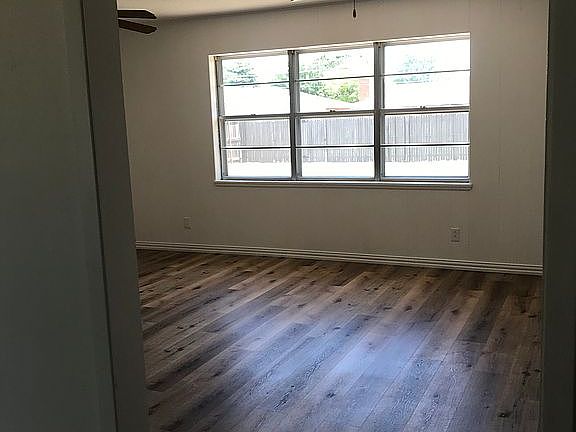 4th image of 2524 Charles St